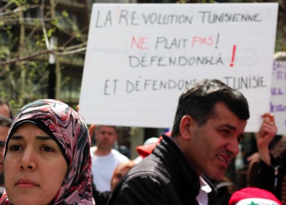 Femme voilée -- Tunisie 07-05-2011 15-34-11