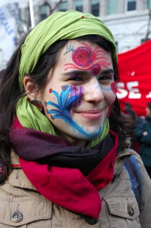 Jeune femme bariolée